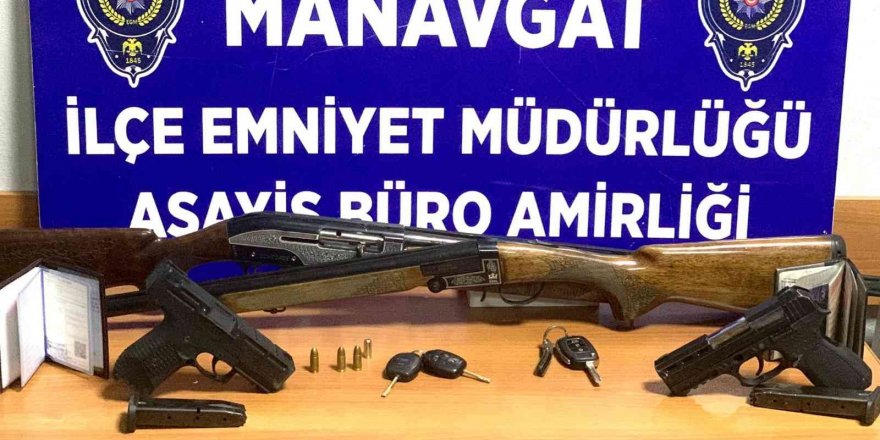 Polisin arama yaptığı ikamette ruhsatsız tabanca ve tüfek ele geçirildi