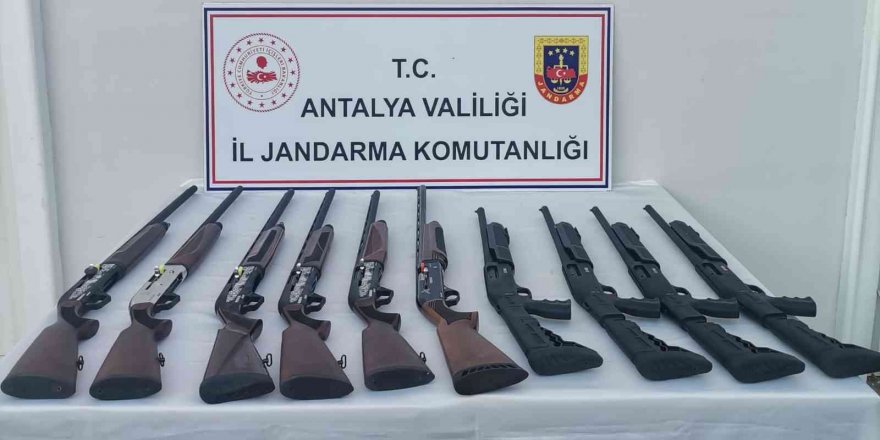 Antalya’da jandarma 10 adet ruhsatsız av tüfeği ele geçirdi