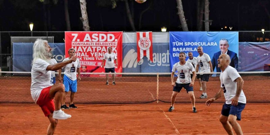 Antalyaspor’un “Efsane” isimler anısına düzenlenen ayak tenisi turnuvası başladı