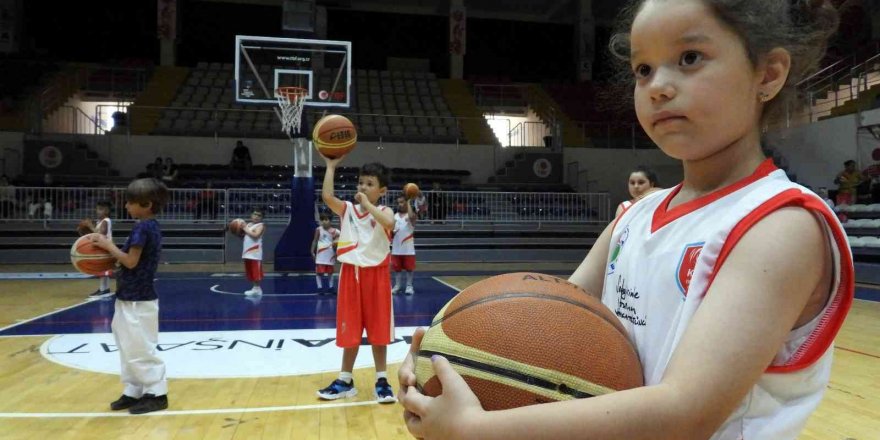 Sporculara lisans öncesi basketbol atölyesi