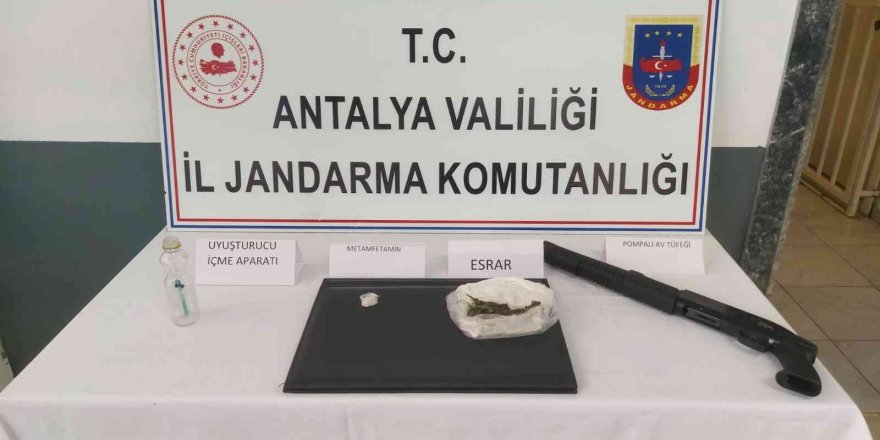 Jandarma şüphe üzerine durdurdu, uyuşturucu madde çıktı