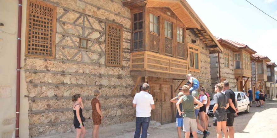 Antalya’nın düğmeli evlerine Avrupalı turist ilgisi