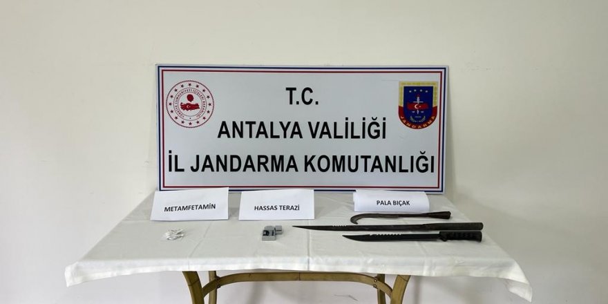 Cezaevi firarisi jandarmaya takıldı