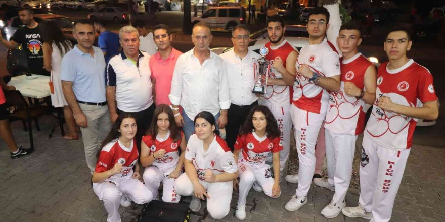 Başarılı sporcular yemekte bir araya geldi