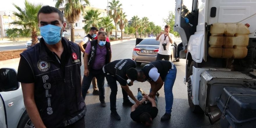 Mersin’de kullandığı tırda eroin ele geçirilen zanlı tutuklandı