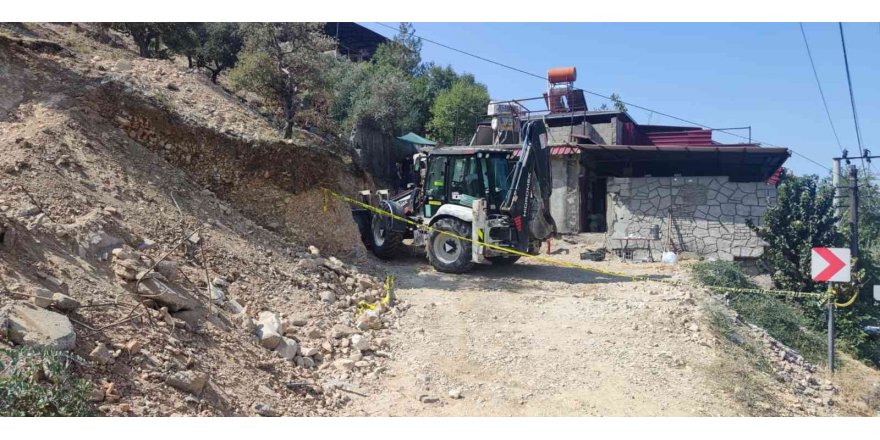 Kocasını tüfekle kızını zehirleyerek öldürmüş