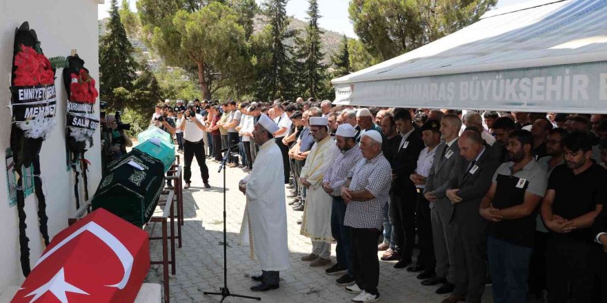 5 kişilik aile yan yana toprağa verildi