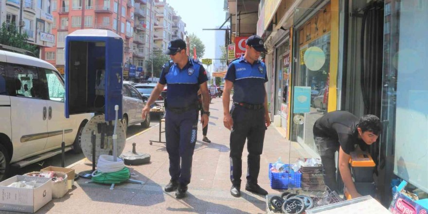 Toroslar’da kaldırım işgali denetimi yapıldı