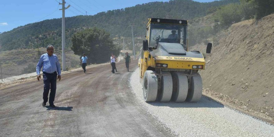 Konyaaltı ve Kumluca bağlantı yolu asfaltlama