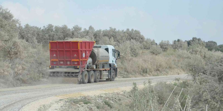 Mersin’de yol çalışmaları sürüyor