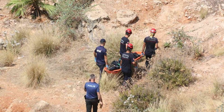 İki gündür kayıp olan gencin cesedi falezlerde bulundu, meraklı vatandaşların inadı pes dedirtti