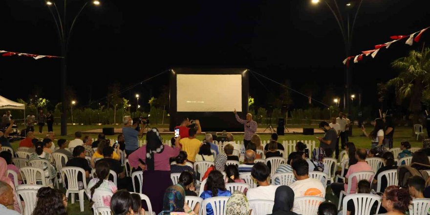 Mersin’de binlerce kişi açık havada ’Bergen’ filmini izledi