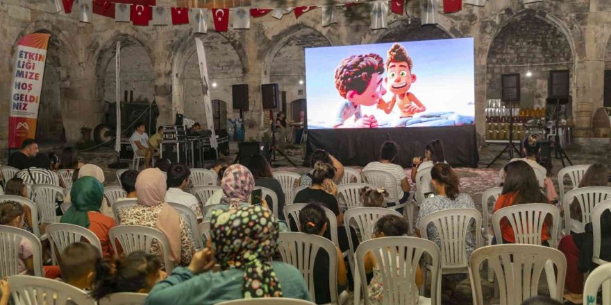 Mut’ta sinema ve konser keyfi