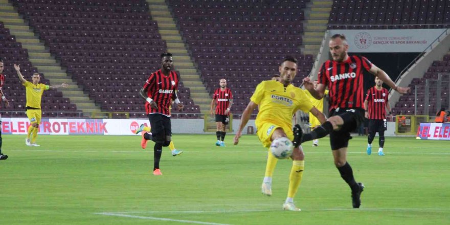 Spor Toto Süper Lig: Gaziantep FK: 0 - MKE Ankaragücü: 0 (İlk yarı)