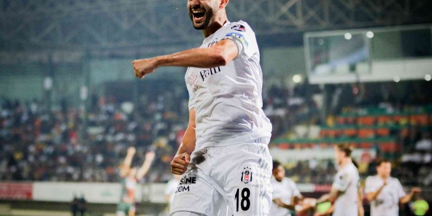 Spor Toto Süper Lig: Corendon Alanyaspor: 1 - Beşiktaş: 3 (İlk yarı)