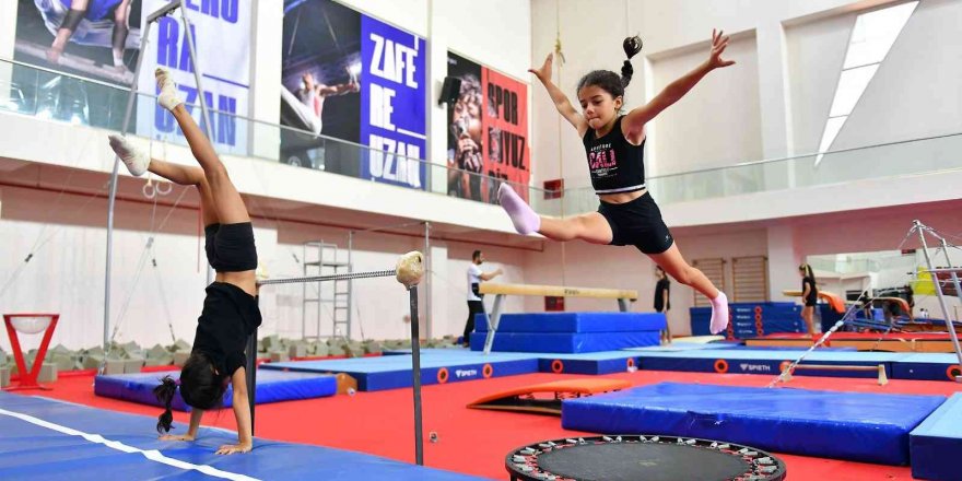 Mersin’de ücretsiz cimnastik kurslarında geleceğin sporcuları yetişiyor