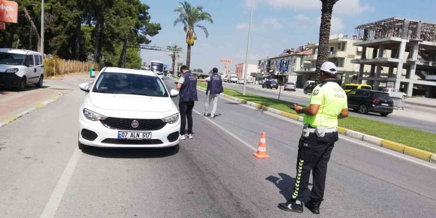 Manavgat’ta  polisten ’güven ve huzur’ uygulaması