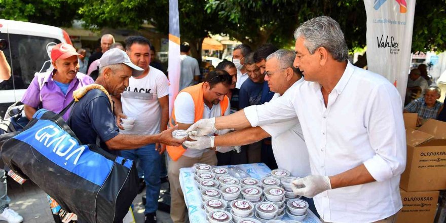 Mersin’de 20 Bin Paket Aşure Dağıtıldı