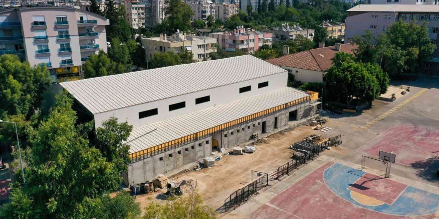 Muratpaşa’da öğrencilere bir spor salonu daha