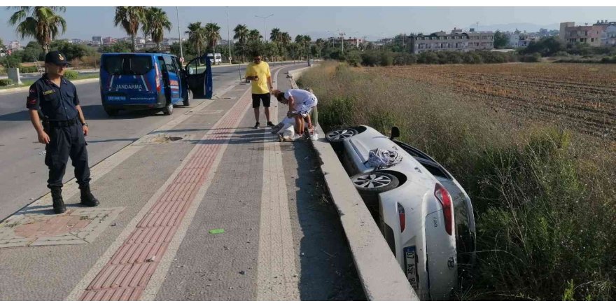 Otomobil şarampole devrildi, kimsenin burnu bile kanamadı