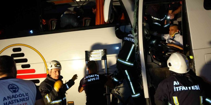 Alanya’daki otobüs kazasında can pazarı yaşandı