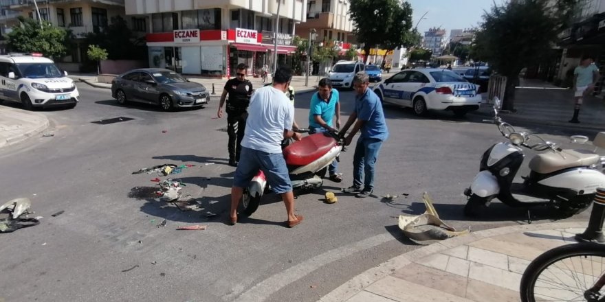 Otomobil ile motosiklet çarpıştı: Baba ve oğlu ölümden döndü