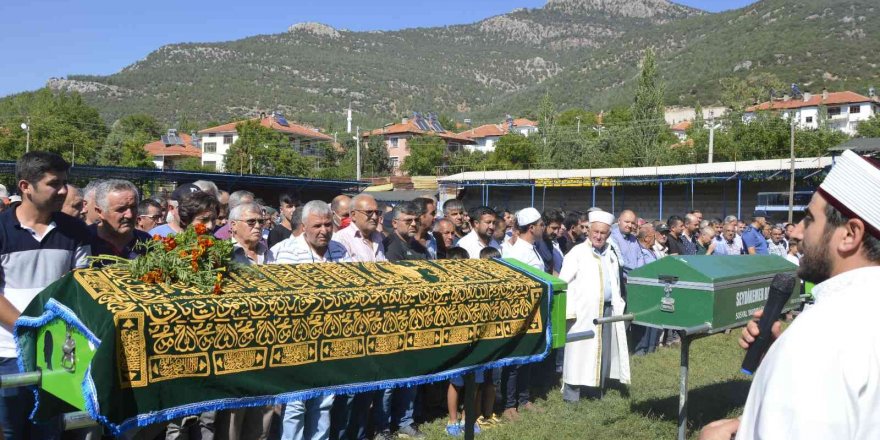 Muğla’daki kazada hayatını kaybeden 4 kişi Burdur’da toprağa verildi