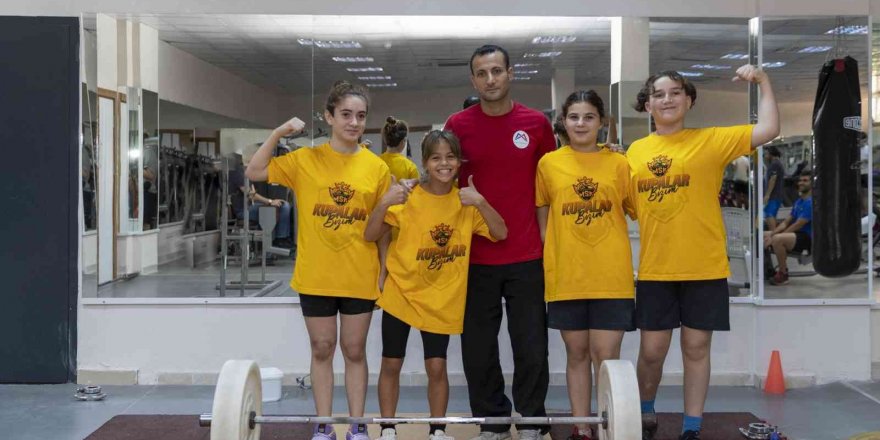 Mersinli halterciler, Konya’daki şampiyonadan madalya ile dönmeyi hedefliyor