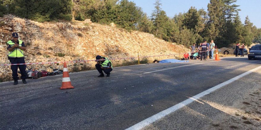 Kamyonet ile motosiklet çarpıştı: 1 ölü, 1 yaralı