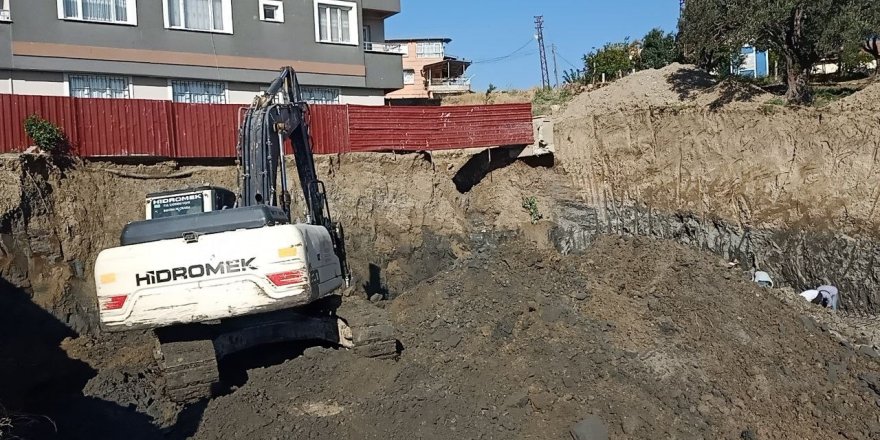 Hatay’da toprak kayması nedeniyle apartman boşaltıldı