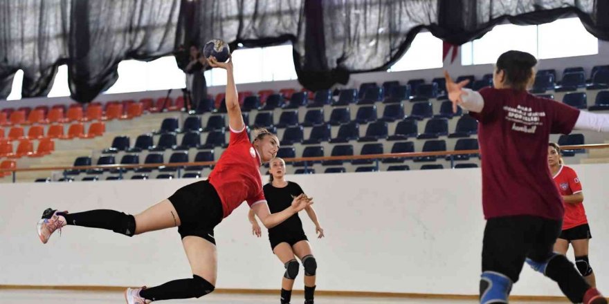 Bayan hentbolculardan iki günde iki hazırlık maçı