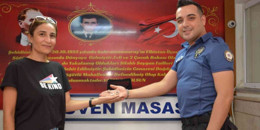 Eşinin evlilik hediyesi yüzüklerine polisin sayesinde kavuştu