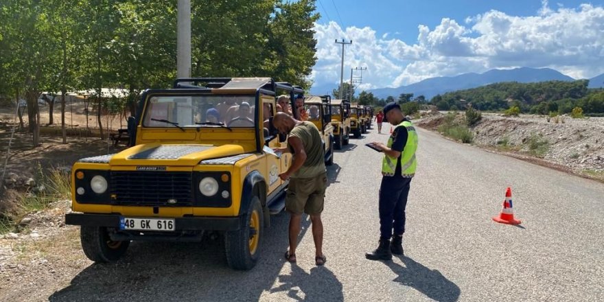 Kaş’ta jandarmadan safari aracı denetimi