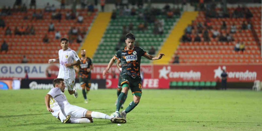 Spor Toto Süper Lig: Corendon Alanyaspor: 0 - İstanbulspor: 0 (İlk yarı)