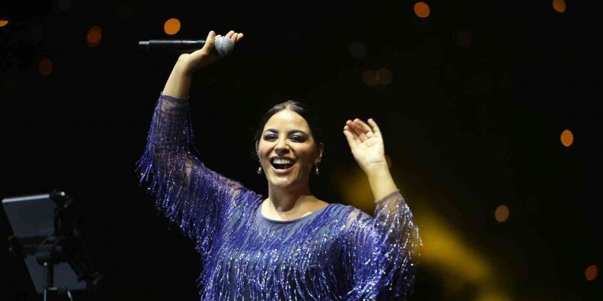 Zara, 30 Ağustos Zafer Bayramı’nda Kaş’ta konser verdi