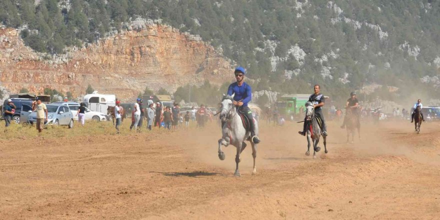 Antalya’da rahvan atlar nefes kesti