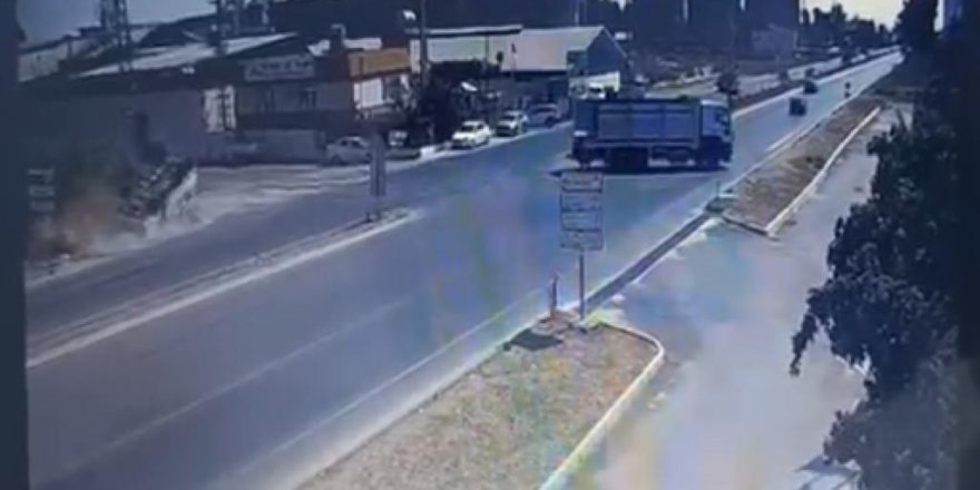 Biber yüklü kamyonetin kaza yapması anbean görüntülendi
