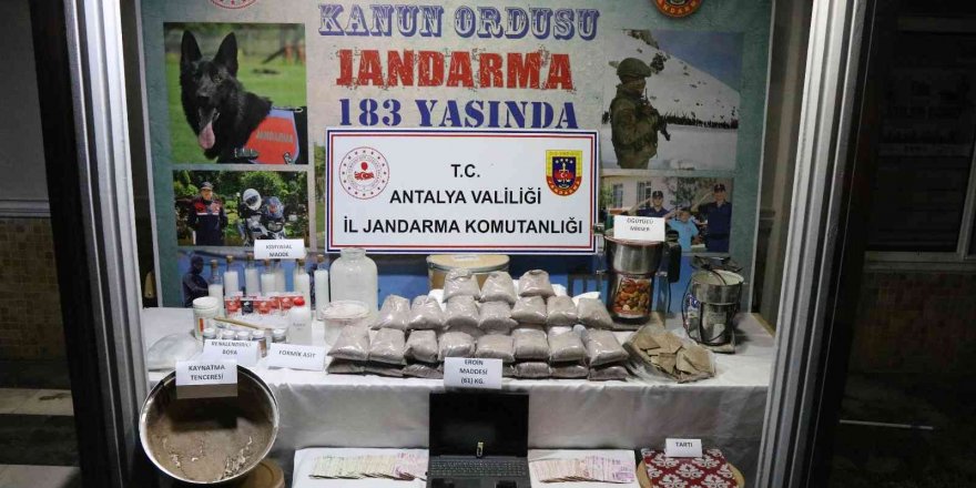 61 kilogram eroin turizm belgeli işletmelere ve sahillere ulaşamadan ele geçirildi