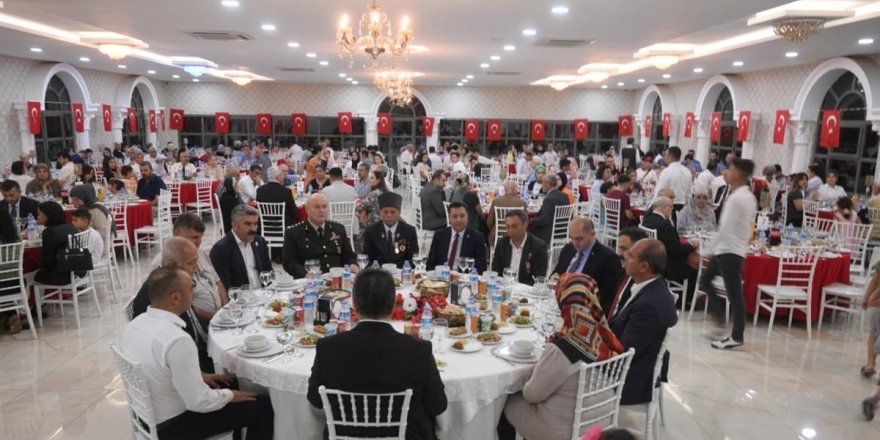 Gazi Ve Şehit Yakınlarına Onur Yemeği
