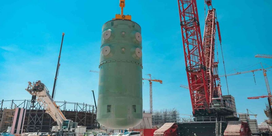 Akkuyu NGS 2’nci güç ünitesinin reaktör basınç kabı kuruldu