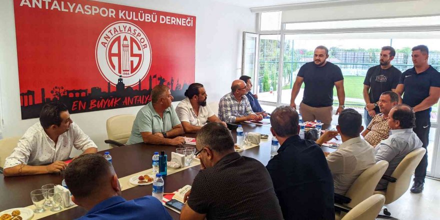 Antalyaspor Başkan Çetin, güreş takımını ağırladı