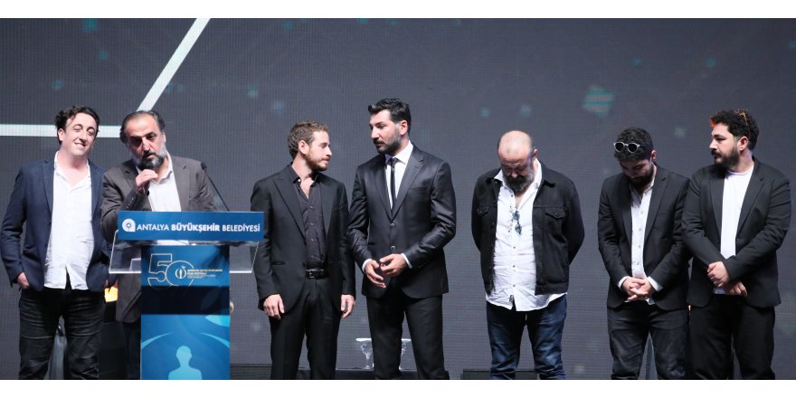 Altın Portakal'da 'Karanlık Gece' En İyi Film oldu; 'Kurak Günler' 9 ödül aldı