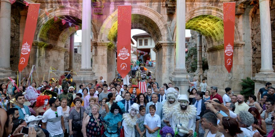 Dünya Kaleiçi'nde buluşuyor