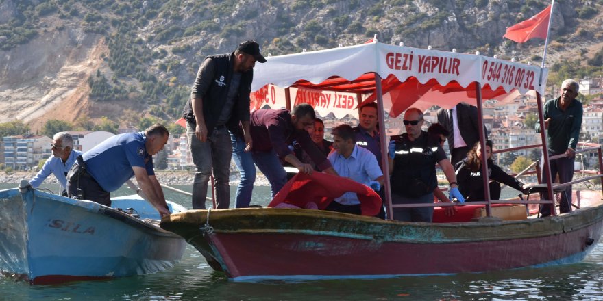 Eğirdir Gölü'nde Cesedi Bulunan Selcan, Limanda Tek Başına Dolaşmış