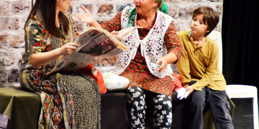 Amatör Tiyatrocular, Öğrencilere Burs İçin Sahneye Çıktı