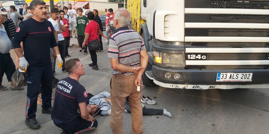 Bisikletiyle Kamyonun Altında Kalan Liseli Muhammet, Yaralı Kurtuldu