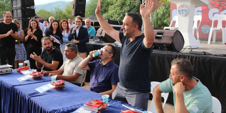 2 Dakikada 188 Gram Acı Biber Yedi, 1'inci Oldu