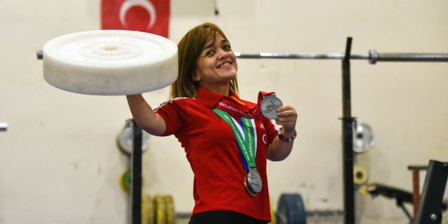 İş Ararken Şampiyon Oldu