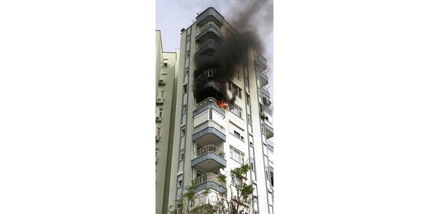 Antalya'da 13 Katlı Binada Yangın