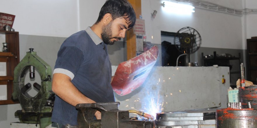 Antalya'da sanayi sitesinde 15 bin liraya kadar çalışacak kalifiye eleman aranıyor